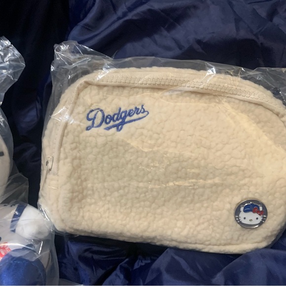 Hello Kitty Dodgers set! NIB - Picture 3 of 7